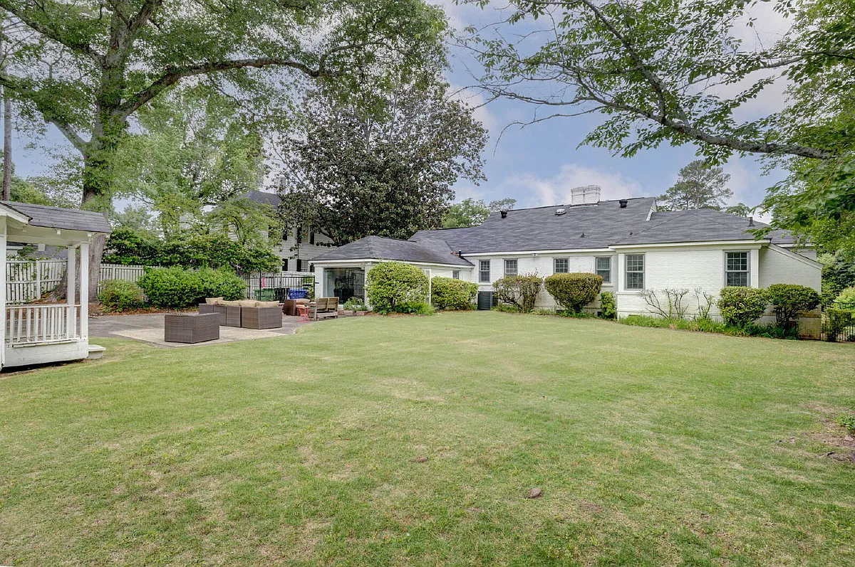 Building Photo - 1702 Elmwood Dr
