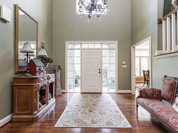 3rd image of 8856 Worthington Cir