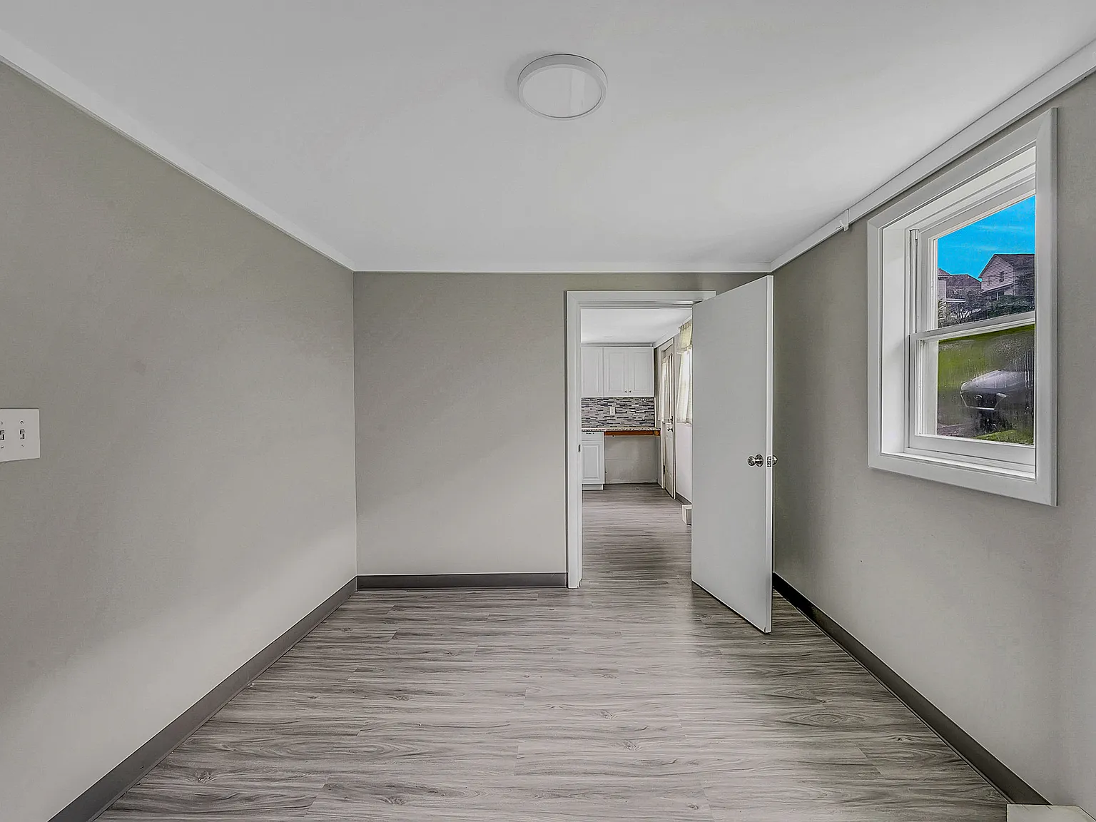 1 bed, 1000 sqft, $1,295 — Photo 4