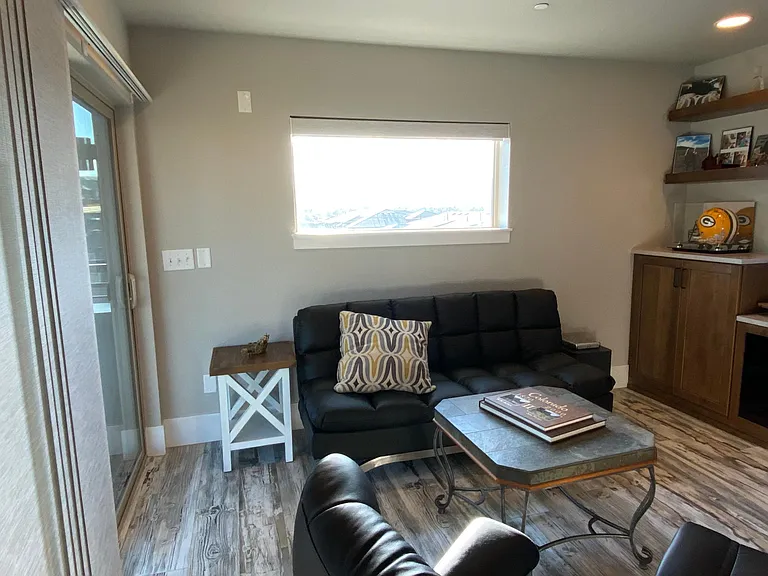 4th-floor studio with futon bed. 65" Sony TV