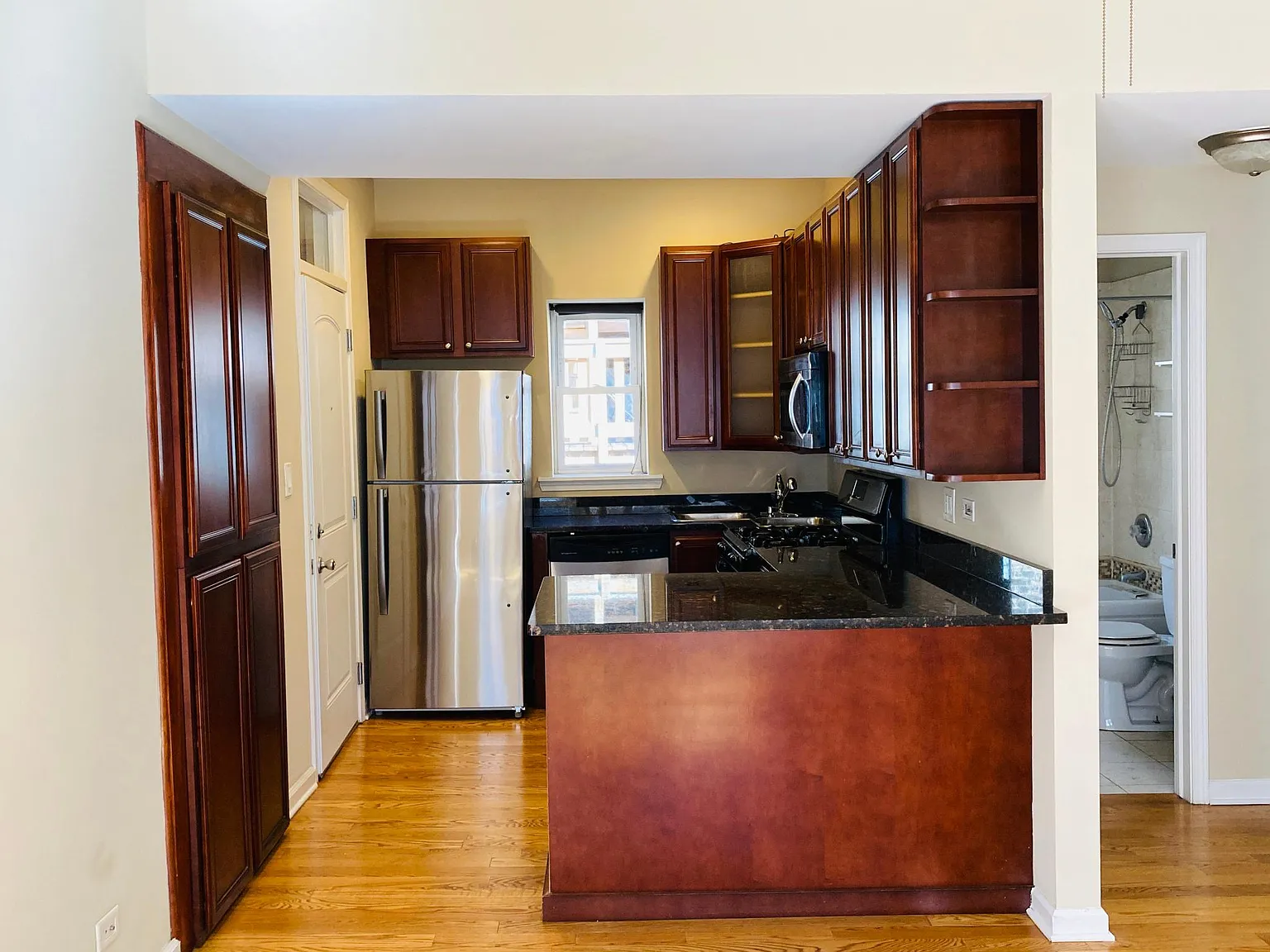 4838 W Hutchinson St — Photo 2