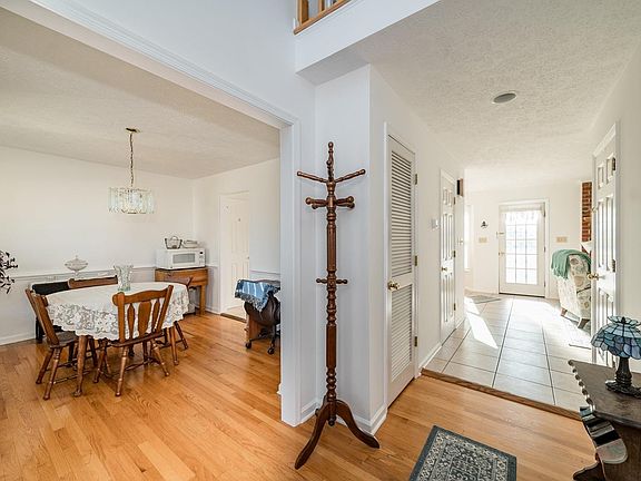 4th image of 404 Meadows Dr