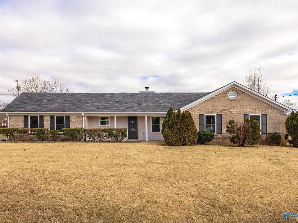 1st image of 100 Chinaberry Ln