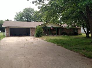 14592 Oakcrest Dr, Siloam Springs, AR 72761