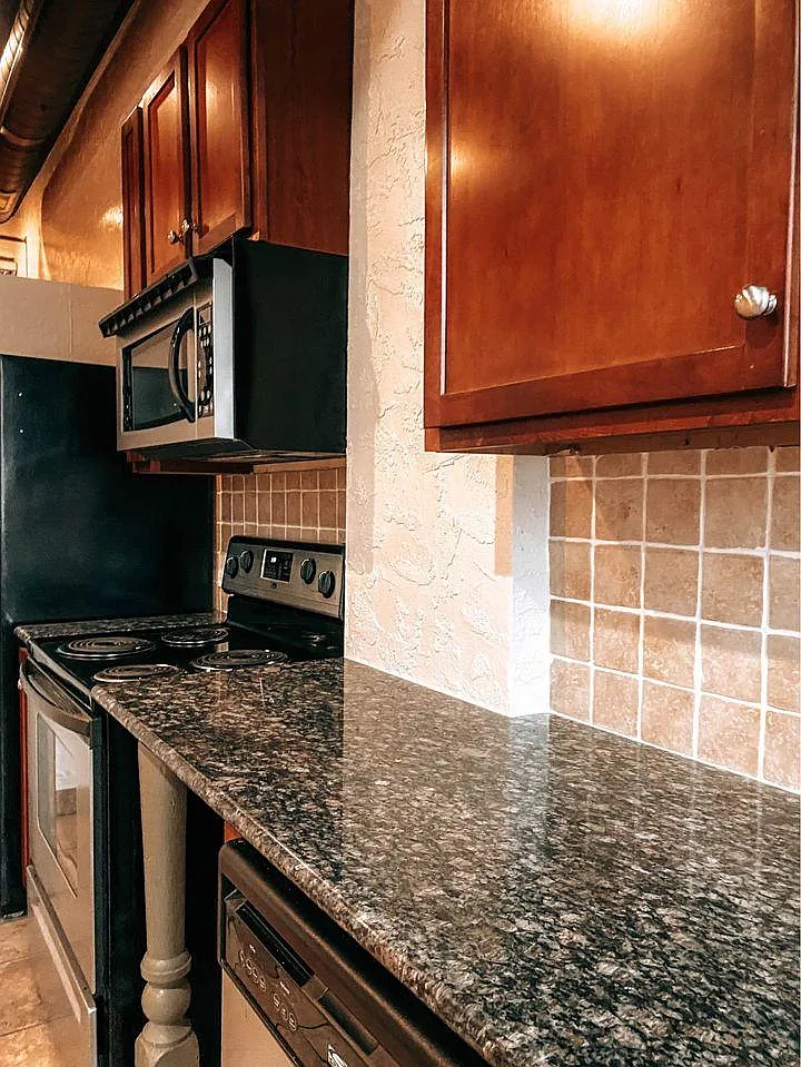 1 bed, 700 sqft, $925 — Photo 2
