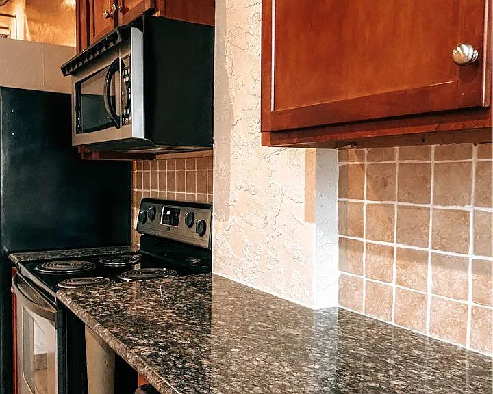 209 W McDaniel St #207 — Photo 3