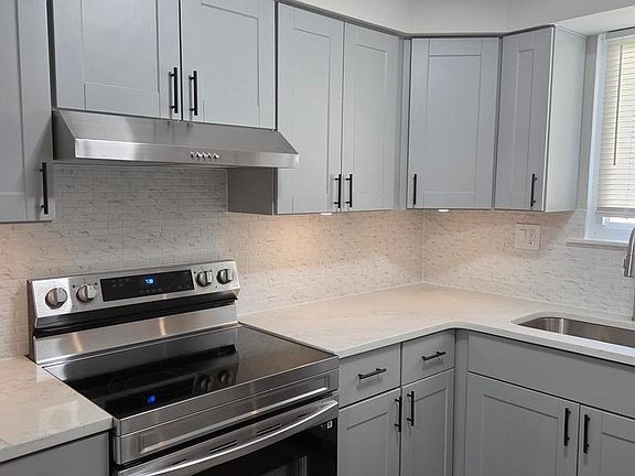 3rd image of 5063 Sayer Ct