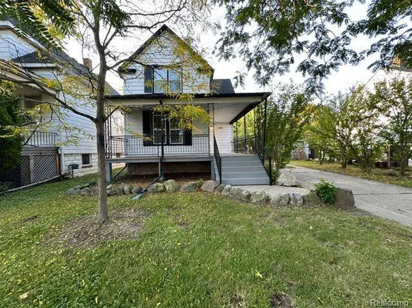 8426 Dale Ave, Center Line, MI 48015