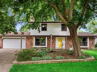 1159 Rainbow Ct, Mukwonago, WI 53149