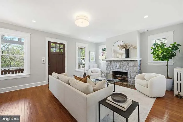 1215 Hamilton St NW — Photo 3