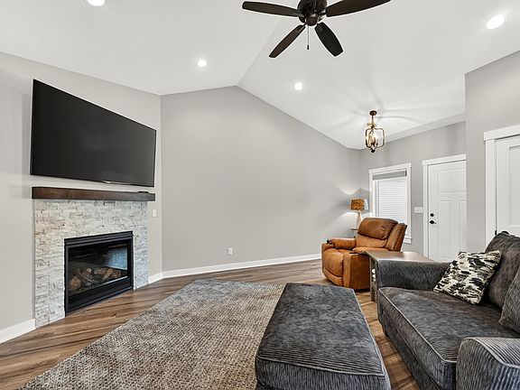 4th image of 4606 Buckingham Dr NW