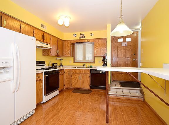 5th image of 237 N Walnut St Unit G
