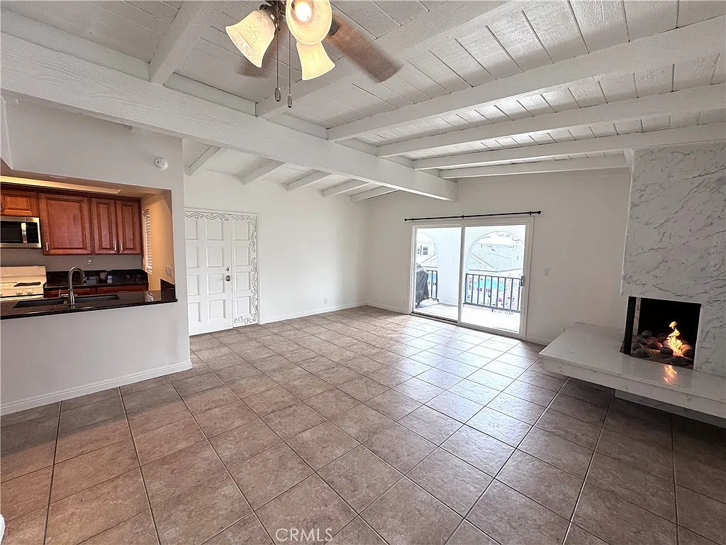3 bed, 1600 sqft, $5,995 — Photo 4