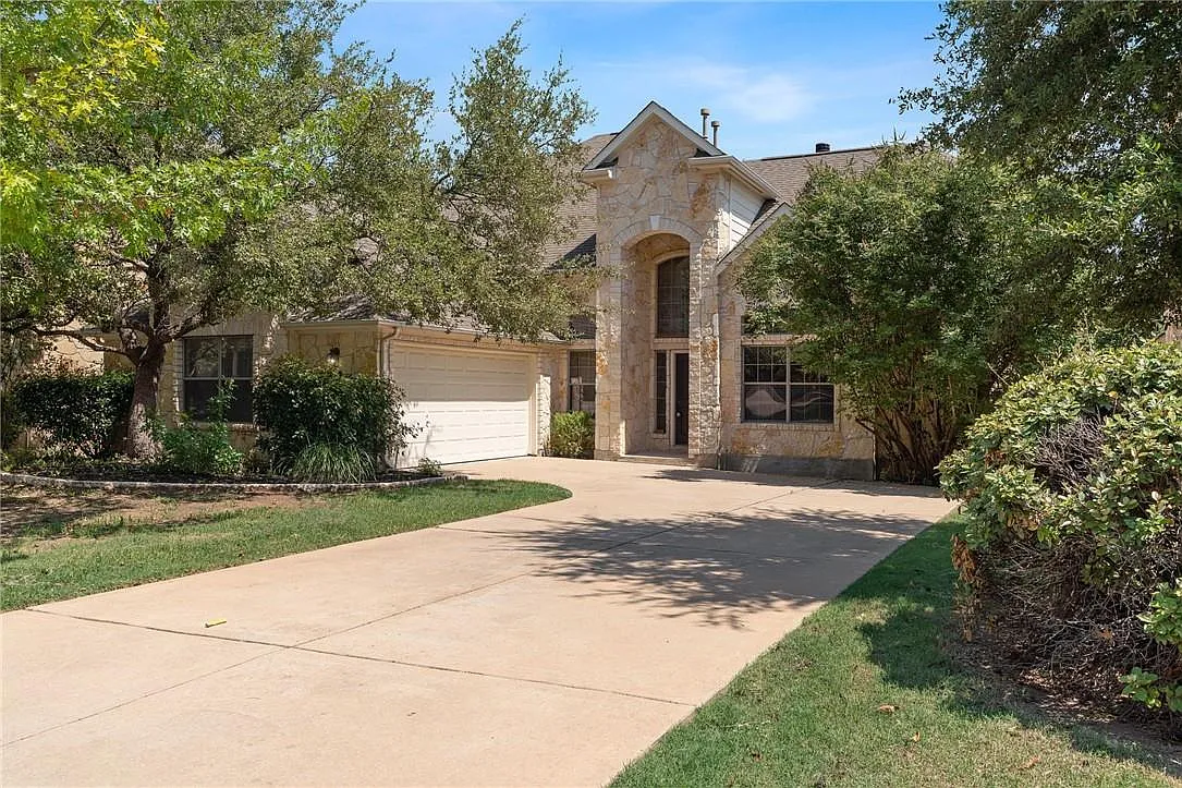 4 bed, 3.5 bath, 3367 sqft, $3,000 — Photo 1