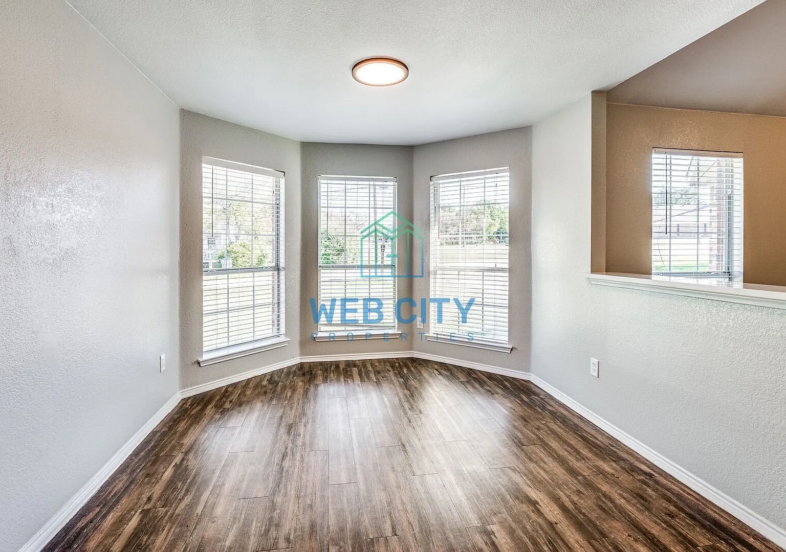 **Coming Soon** Beautiful Brick 3 Bed 2 Bath House For Rent In Dallas! — Photo 3