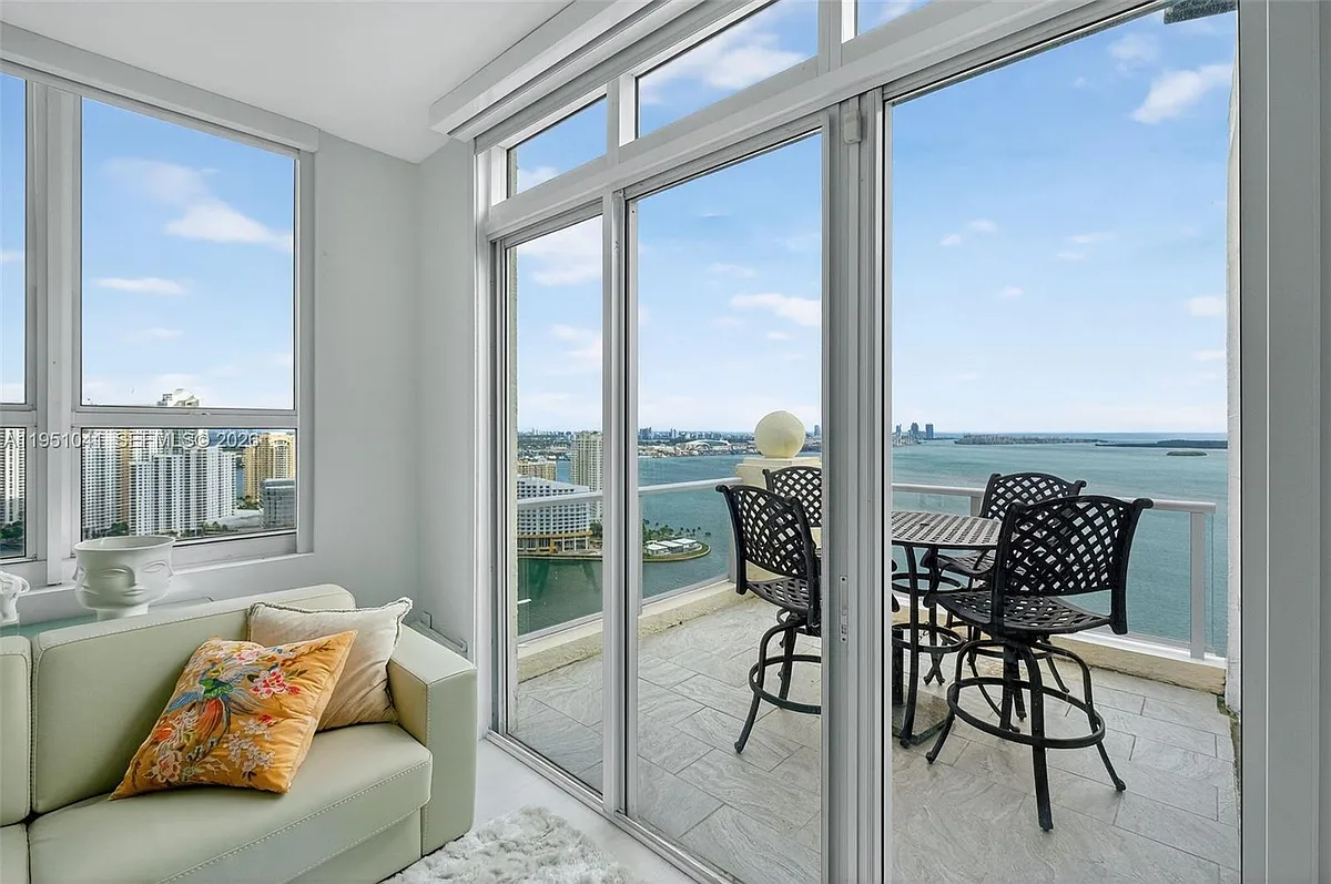 Photo 1 of 25 - 1155 Brickell Bay Dr #Penthouse 210 - Miami, FL Primary Photo - 1155 Brickell Bay Dr #Penthouse 210