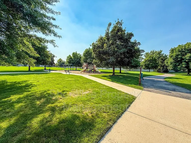 2328 E Satterfield St — Photo 41