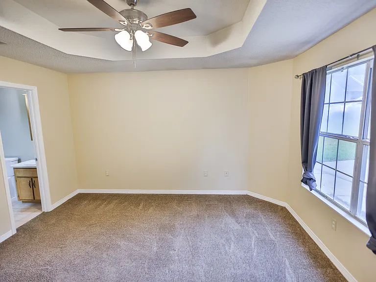 213 Pinoak Ct W — Photo 9