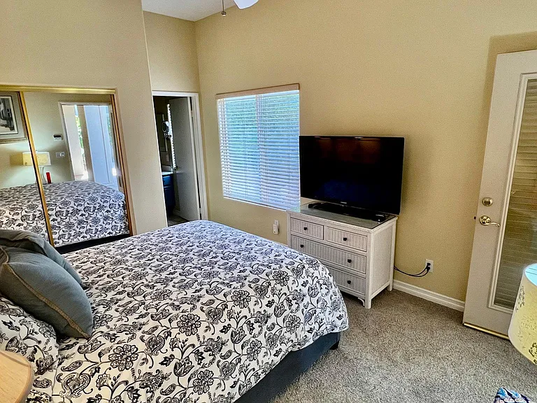 209 Kavenish Dr — Photo 33