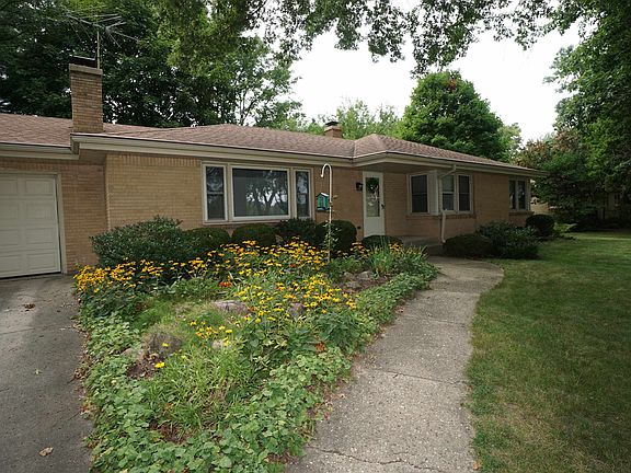 3rd image of 1816 Hawthorne Dr