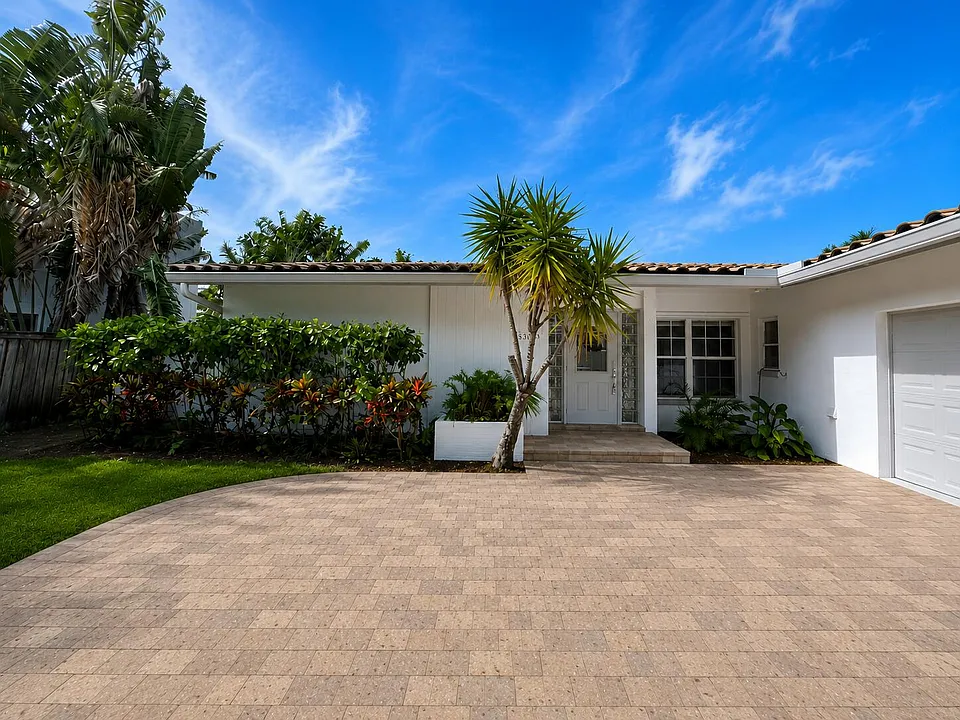 3230 Aqua Vista Dr