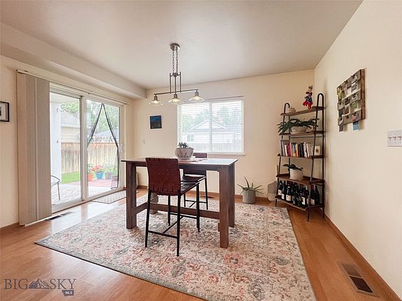 5th image of 110 Pebble Brook Ln