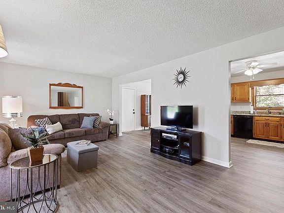 4th image of 23103 Hayden Ct