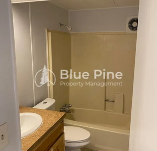 925 Wilson Ave #23 — Photo 6
