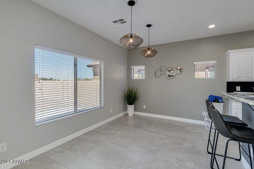 3 bed, 2194 sqft, $1,950 — Photo 4