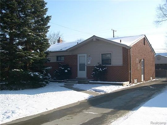 1st image of 32615 Alvin St