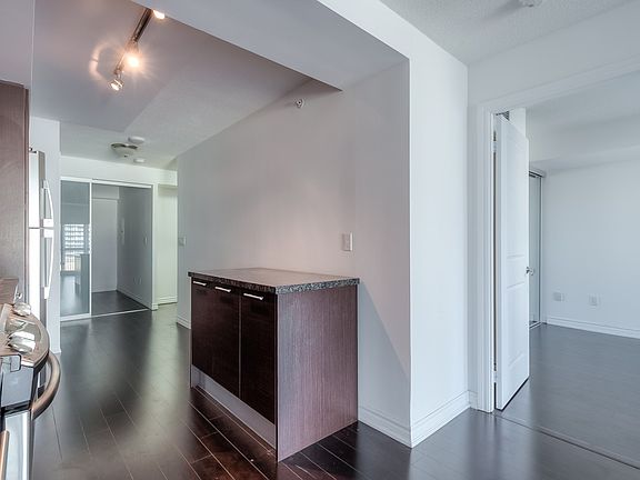 3rd image of 386 Yonge St #1816