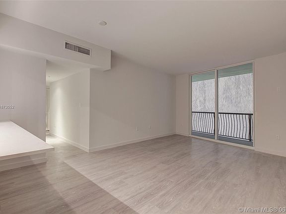 4th image of 1752 N Bayshore Dr #10G
