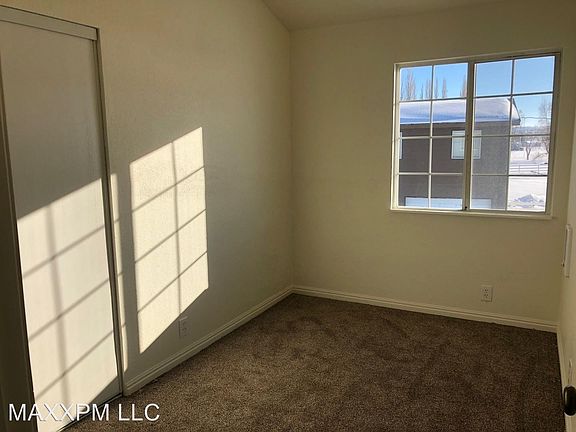 3rd image of 1593 S Bear Lake Blvd