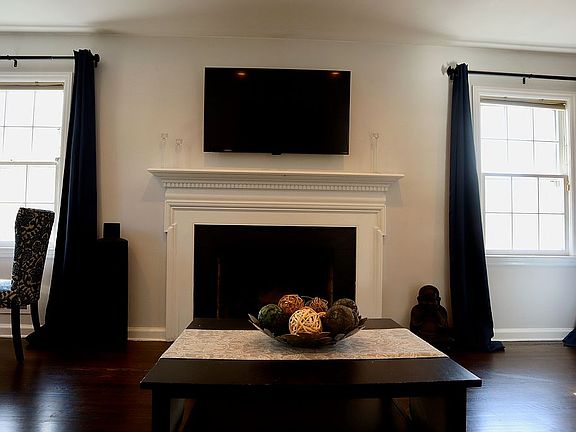 3rd image of 7 Soundview Cir