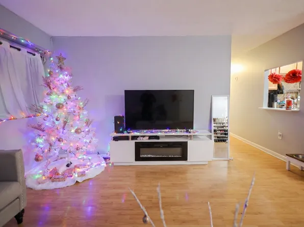 103 Colonel Bell Dr, Brockton, MA