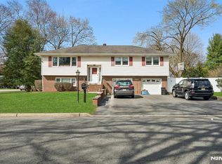 201 Rockland Ave, River Vale, NJ 07675
