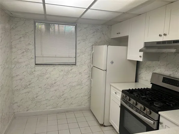 18111 NW 68th Ave, Hialeah, FL