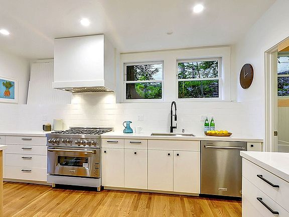 4th image of 1931B Jones St