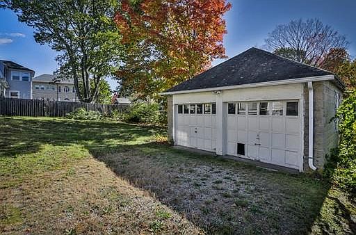 2nd image of 82 Middlesex Ave