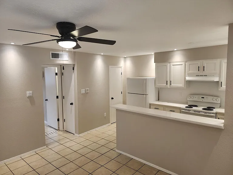 320 Alvarado Dr NE #B — Photo 8