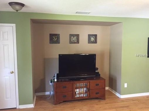 4th image of 404 Chimney Rock Dr