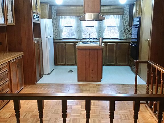Kitchen and breakfast nook