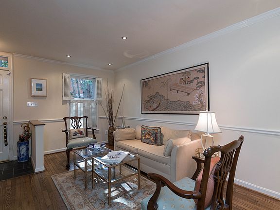 2nd image of 538 Colecroft Ct