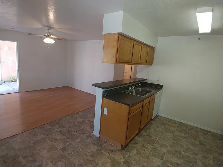 1017 Alvarado Dr SE — Photo 3