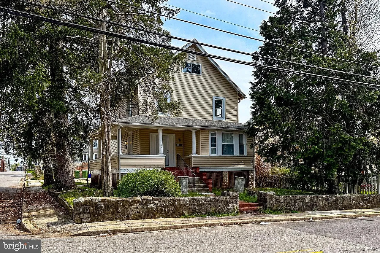 3401 W Rogers Ave — Photo 1