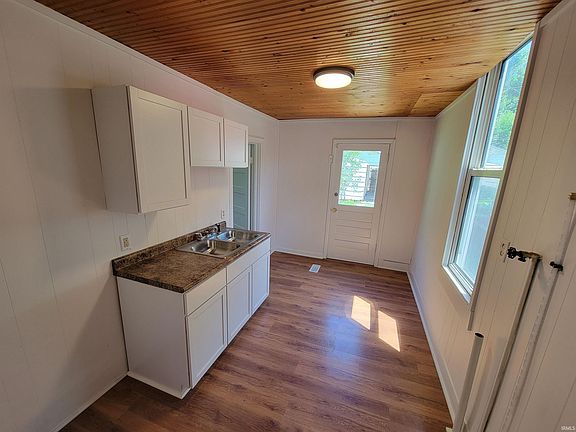 4th image of 720 E Florida St