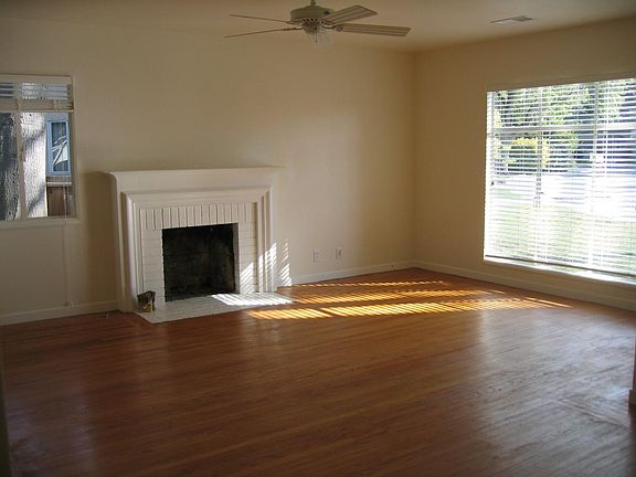 Living Room no furniture