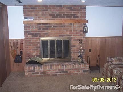 4th image of 1420 Evaline Dr