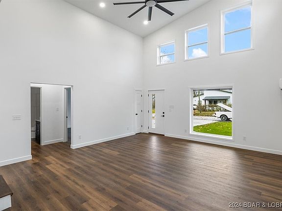 4th image of 403 E Lafayette St