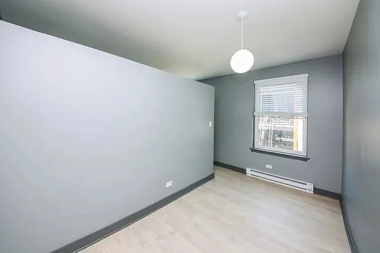 944 W Montrose — Photo 14